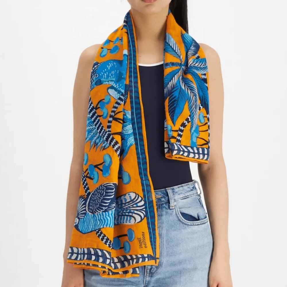 NWT Inoui Editions Square 130 Cerise Scarf
